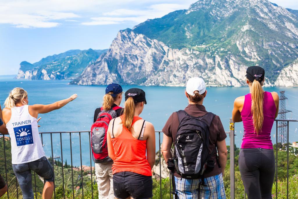 Hotel Continental - Tonelli Hotels Torbole Sul Garda Dış mekan fotoğraf