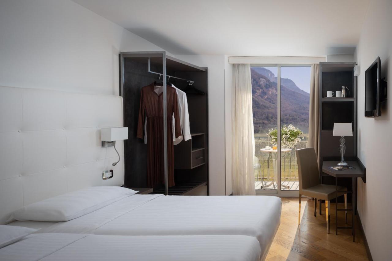 Hotel Continental - Tonelli Hotels Torbole Sul Garda Dış mekan fotoğraf