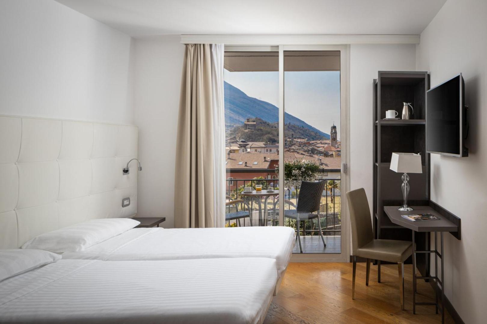 Hotel Continental - Tonelli Hotels Torbole Sul Garda Dış mekan fotoğraf