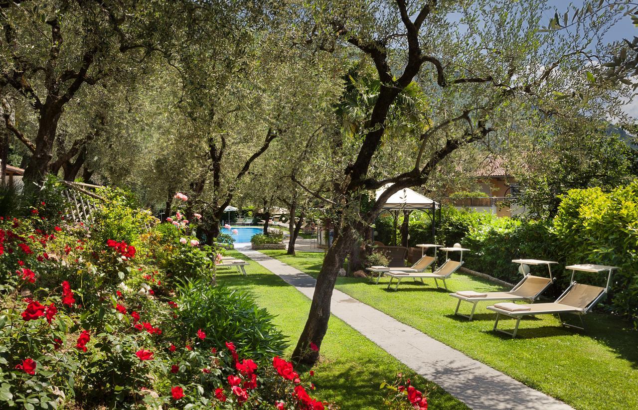 Hotel Continental - Tonelli Hotels Torbole Sul Garda Dış mekan fotoğraf