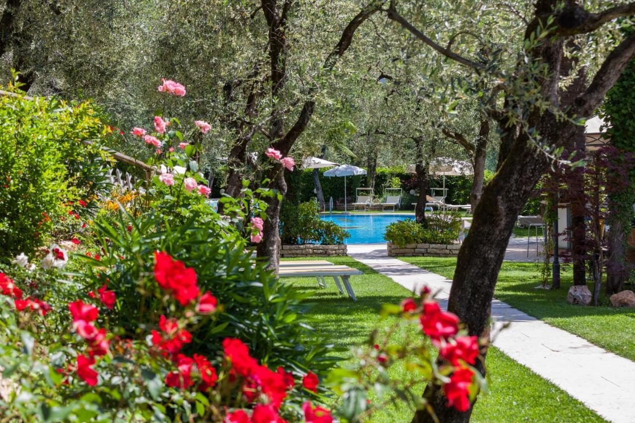 Hotel Continental - Tonelli Hotels Torbole Sul Garda Dış mekan fotoğraf